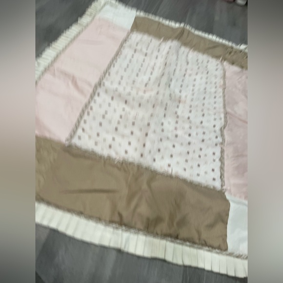 Designer baby blanket for nursery - Picture 1 of 2